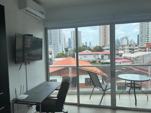 a room with a table and chairs and a large window at Blue Dream in San Francisco in Panama City