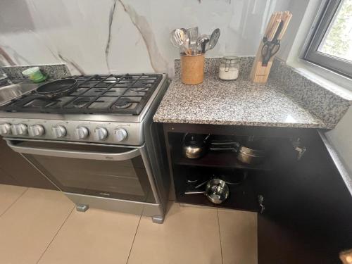 a kitchen with a stove and a counter top at Blue Dream in San Francisco in Panama City