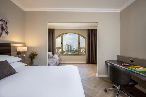 Postel nebo postele na pokoji v ubytování Leonardo Hotel Negev