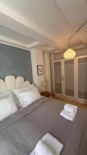 a bedroom with a large bed with two white towels at Løvstræde apartments from 1 to 6 in Copenhagen
