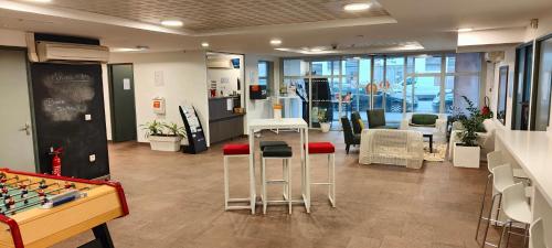 a room with a pool table and a table at Aparthotel Adagio Access Poitiers in Poitiers