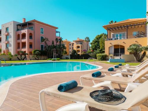 Beautiful Family T3 Townhouse with Pool Vilamoura