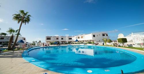 Πισίνα στο ή κοντά στο 2 bedrooms bungalow with amazing view and private jacuzzi