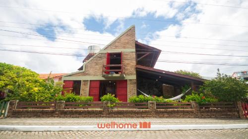 a small church with a steeple on a street at Casa charmosa a beira-mar em Paripueira - AL in Paripueira