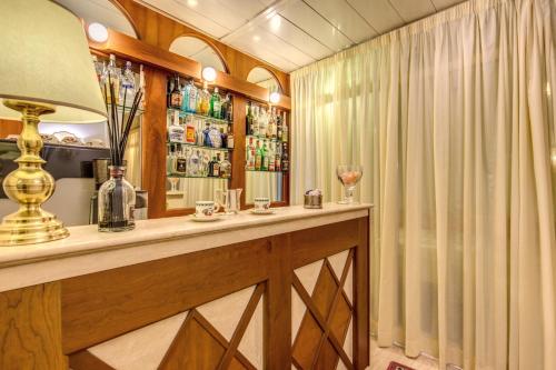 Hotel Cortina Image