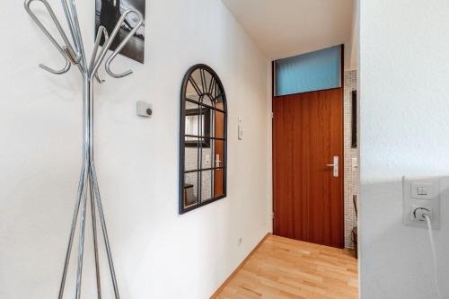 a hallway with a door and a mirror on the wall at Rheinapartment Dependance 8 in Bad Hönningen