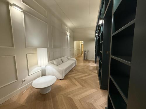 Luxury Design 1BR 1BA High Ceilings Central Milan
