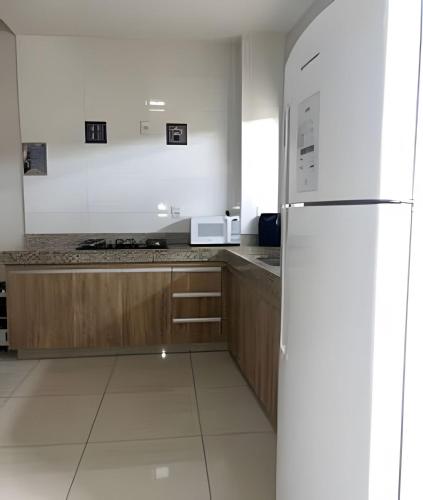 Residencial Castelo Brancoにあるキッチンまたは簡易キッチン