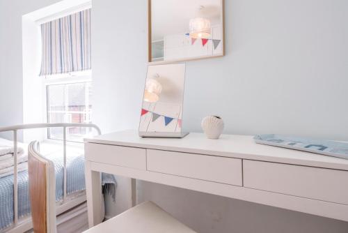 Postel nebo postele na pokoji v ubytování Stones Throw, Aldeburgh