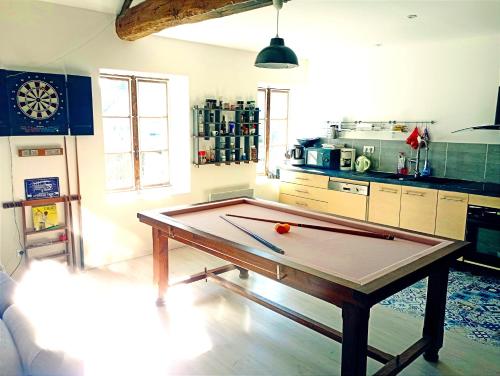 a ping pong table in the middle of a kitchen at Magnifique bâtisse champenoise, jardins, billards, parking in Écury-sur-Coole