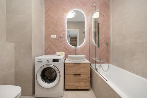 Foto Stylowy Apartament z Balkonem i Wanną by Noclegi Renters 4