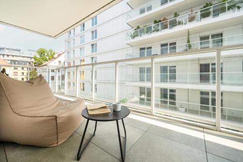 Foto Stylowy Apartament z Balkonem i Wanną by Noclegi Renters 5