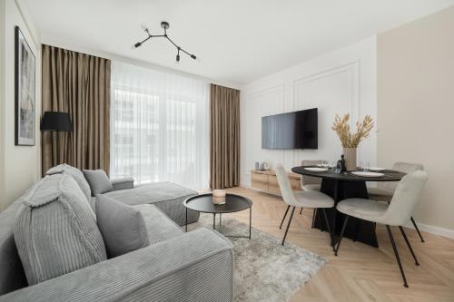 Foto Stylowy Apartament z Balkonem i Wanną by Noclegi Renters 1