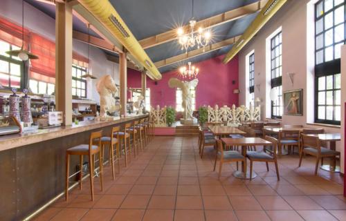 a restaurant with tables and chairs and a bar at Hotel Sara De Ur in La Cabrera