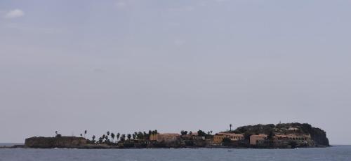 a house on an island in the water at Les jardins fleuris de lompoul sur mer in Tioukougne Peul