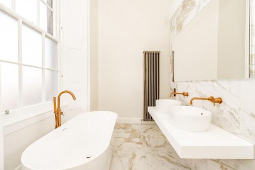 Dragon Suites Luxury Apartments at 9 Albyn Place photo 19