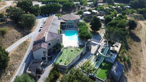 an aerial view of a house with a swimming pool at Domaine Plein Sud in Bruzac