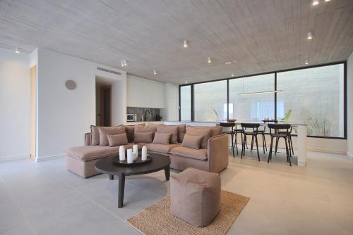 Χώρος καθιστικού στο Marelys Villa Nea Skioni by Halkidiki Villas