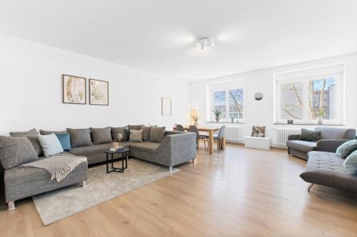 Ruang duduk di - NEU - Große & gemütliche 3 Zimmer Wohnung