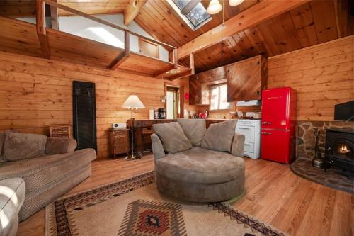 a living room with a couch and a fireplace at Charming Mountain Getaway in Sugarloaf