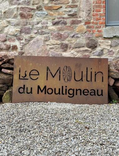 a sign in front of a stone building at La Suite d'Ondine in Lobbes