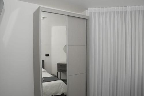 Letto o letti in una camera di Kings Towers Accommodation in Tiberias