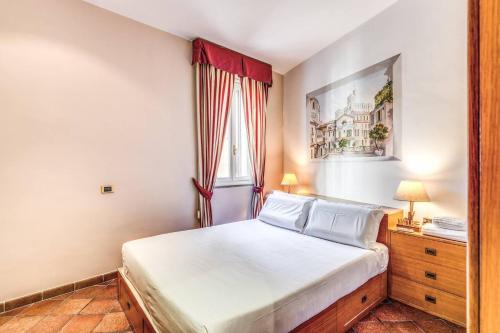 Cozy flat in Trevi Fountain