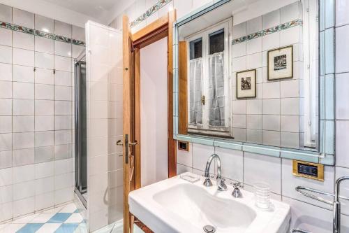 Cozy flat in Trevi Fountain