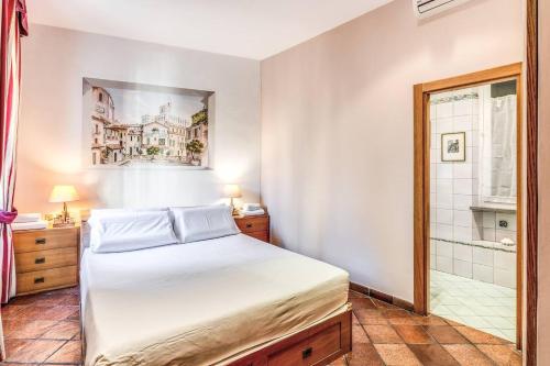 Cozy flat in Trevi Fountain