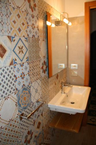 a bathroom with a sink and a mirror at Casa Barranco in Cefalù