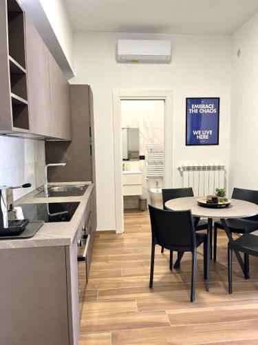 Dapur atau dapur kecil di DIMORE URBANE - Contemporary Living