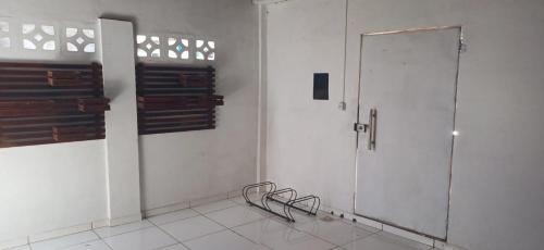 a bathroom with a door and a mirror on the wall at Casa para a COP 30 in Barcarena