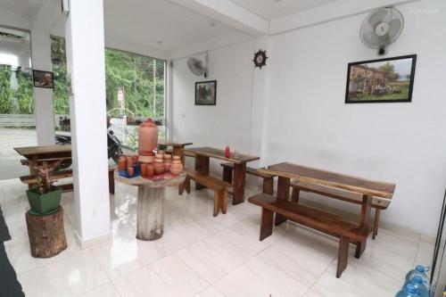 Ruang duduk di Pawra wood inn