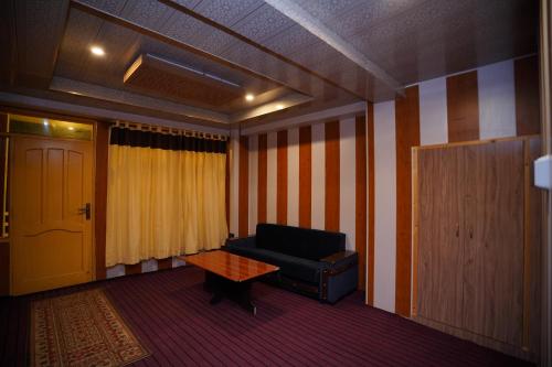 Χώρος καθιστικού στο Hunza Elites hotel