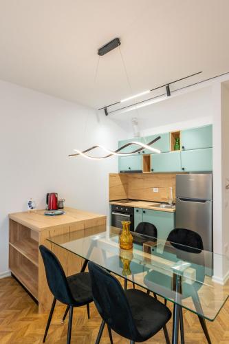 Tirent Apartment-Modern Bedrooms Stay Near Liqeni i Thatë