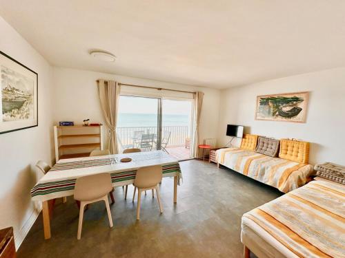 L'Océanide face à la mer