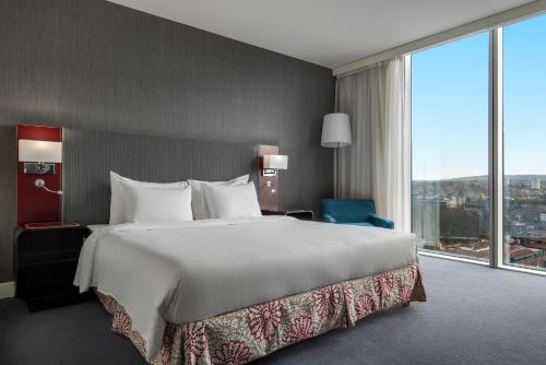 Ένα ή περισσότερα κρεβάτια σε δωμάτιο στο Radisson Blu Hotel, Bristol