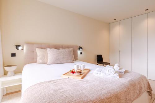 HostWise - Stylish Flat with Terrace & Garage