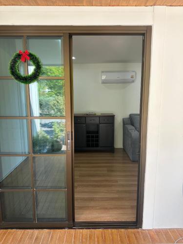 a door leading into a living room with a christmas wreath at The Aura Pranburi in Ban Tha Khoi