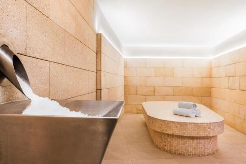 a bathroom with a bath tub and a sink at Aparthotel Fontanellas Playa in Playa de Palma