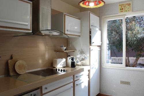 Photo de la galerie de l'établissement Villa Provençale, Piscine Privée & Bains de Soleil, à Mollégès