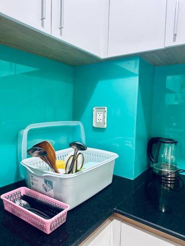 a kitchen counter with a basket of utensils at Trang Dream House Phan Rang in Kinh Dinh