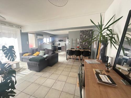 Μια τηλεόραση ή/και κέντρο ψυχαγωγίας στο Maison cosy - Entre les deux collines