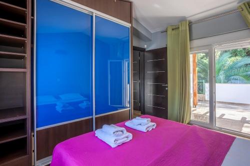 Postel nebo postele na pokoji v ubytování Viorelis Sea View Villa