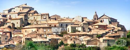 a large group of houses on a hill at Stylish Apt TERINA - Le Lincelle, Lamezia - bright, spacious, elegant and with terrace in SantʼEufemia Lamezia