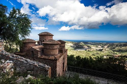an old brick building on the side of a hill at Stylish Apt TERINA - Le Lincelle, Lamezia - bright, spacious, elegant and with terrace in SantʼEufemia Lamezia