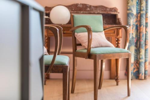 a room with two chairs and a desk at Jouandeou in Donzacq