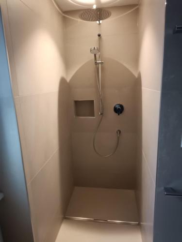 Un baño de Modernes Apartment in Basel-Stadt