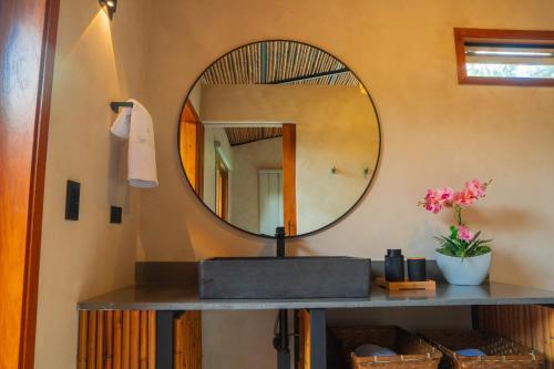 a bathroom with a mirror and a table with a sink at Tierra Mistú in Ginebra