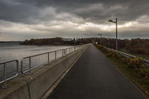 a bridge over a body of water with a street light at Wohnung In Niedergurig Mit Grill, Sauna Und Garten in Malschwitz